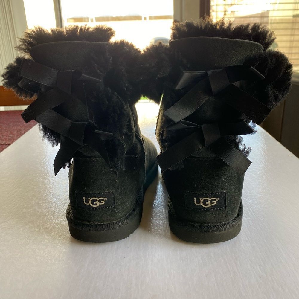 UGG Women’s Suede Leather Boots Size 6 - Picture 4 of 11